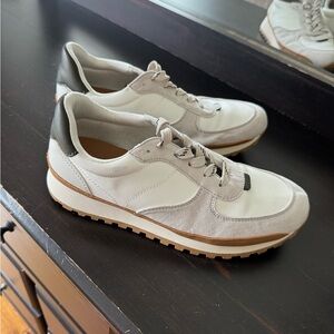 Universal Thread Sneakers Size 7